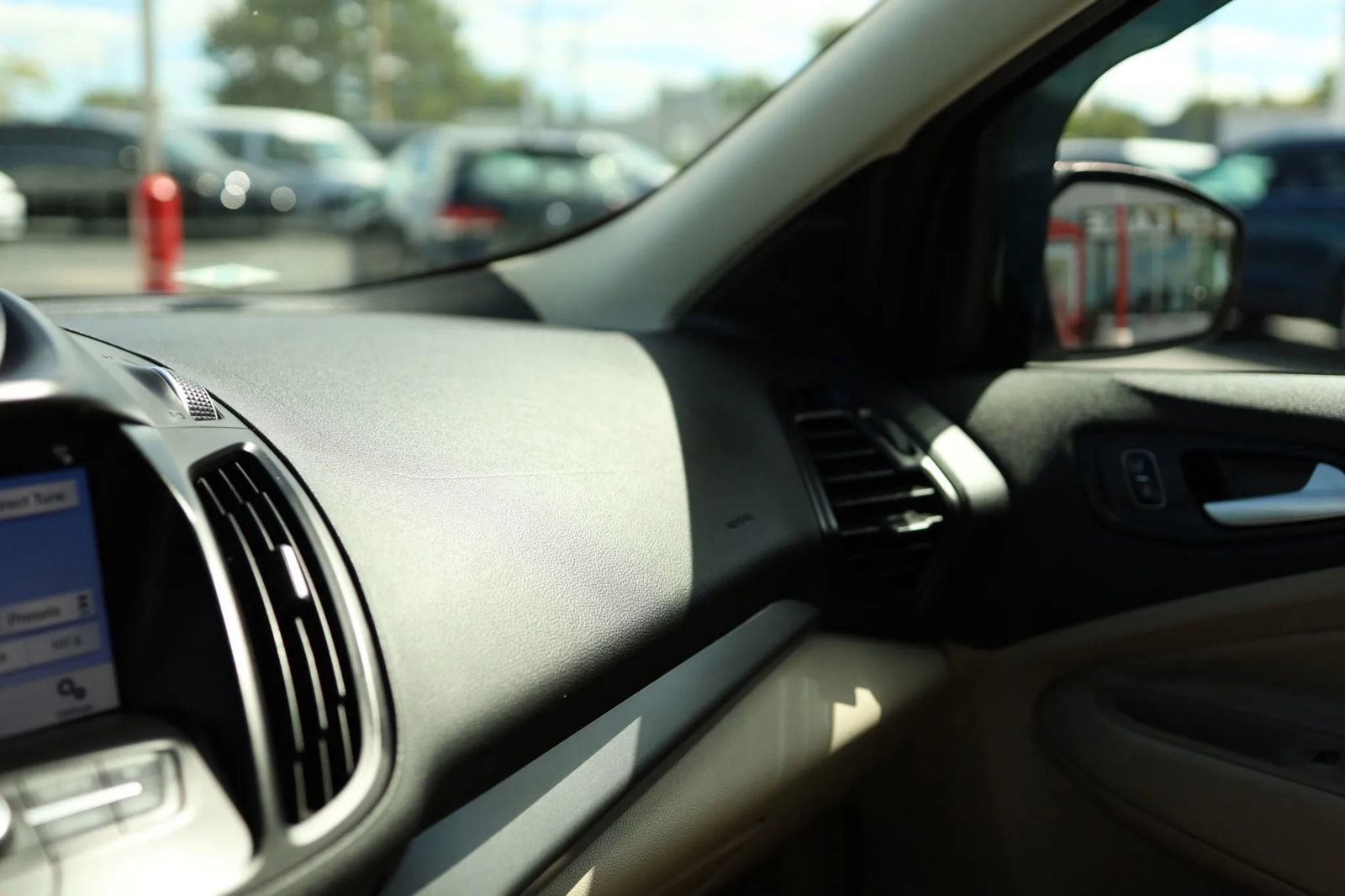 Used 2017 Ford Escape SE w/ SE Leather Comfort Package image 25