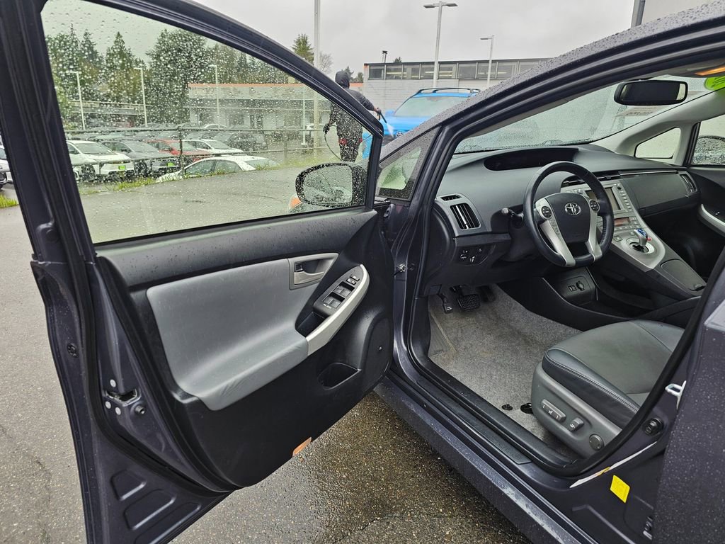 Used 2015 Toyota Prius Four w/ Deluxe Solar Roof Package image 18