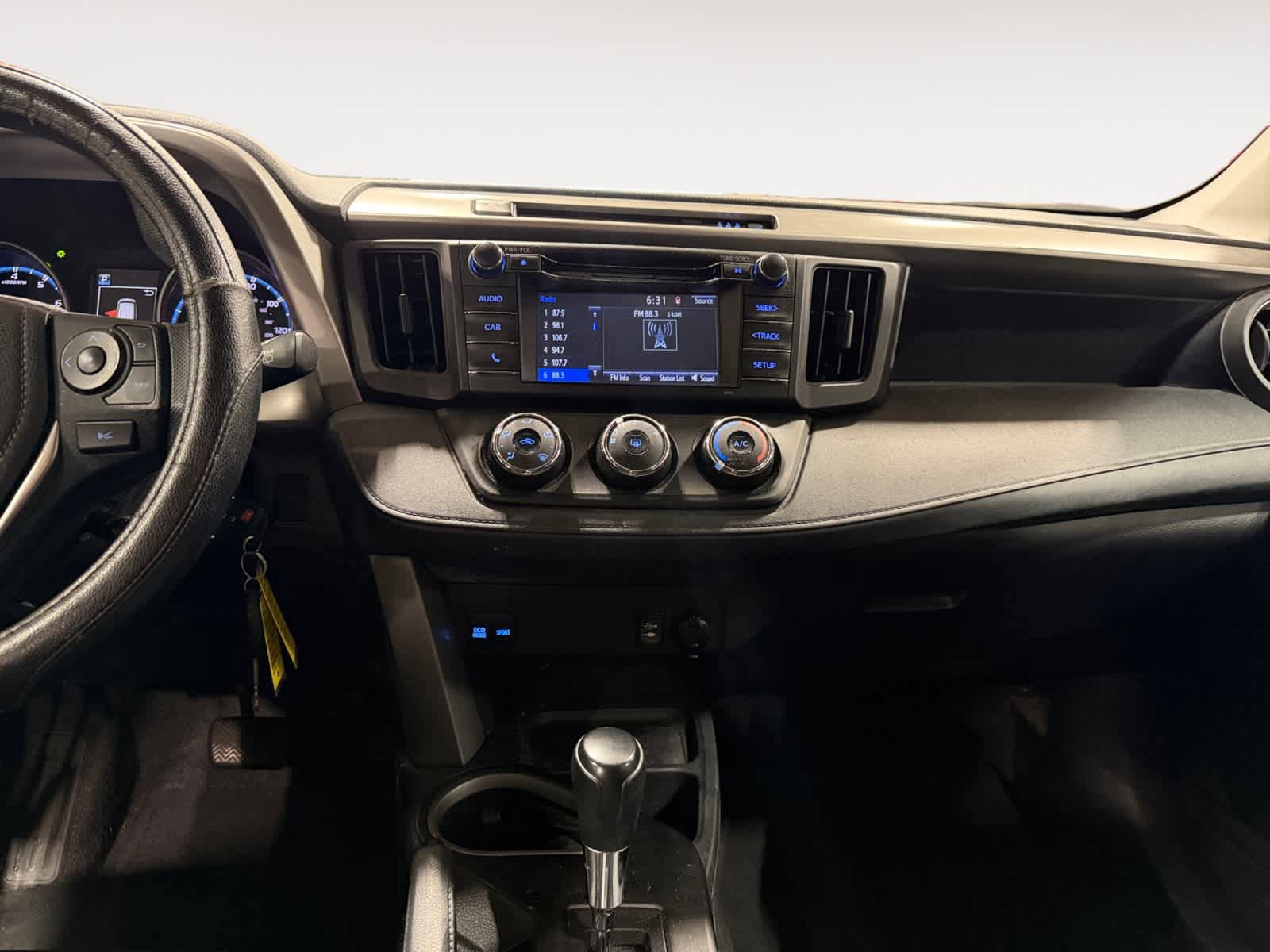 Used 2017 Toyota RAV4 LE FWD image 12