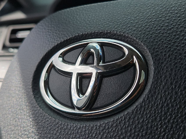 Used 2022 Toyota RAV4 XLE Premium FWD image 33