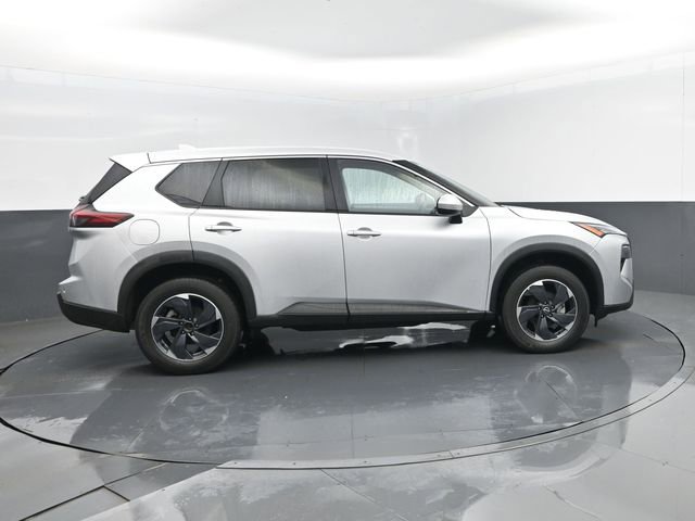 Used 2024 Nissan Rogue SV AWD/4WD image 4