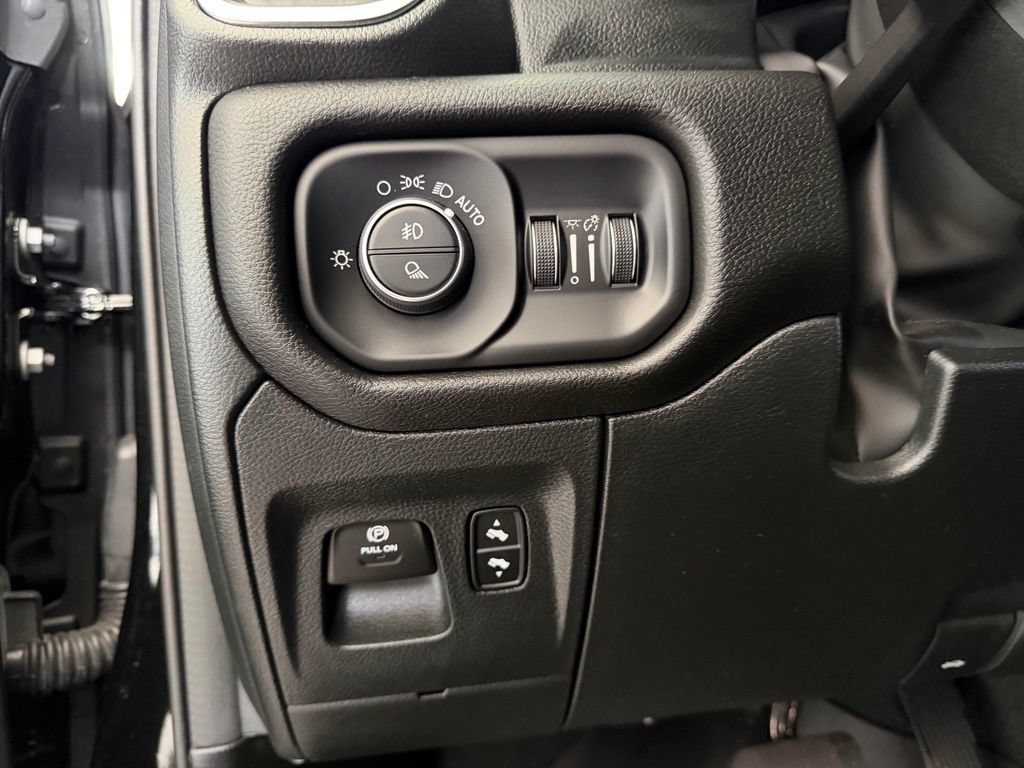 Used 2024 RAM 1500 Laramie AWD/4WD image 46