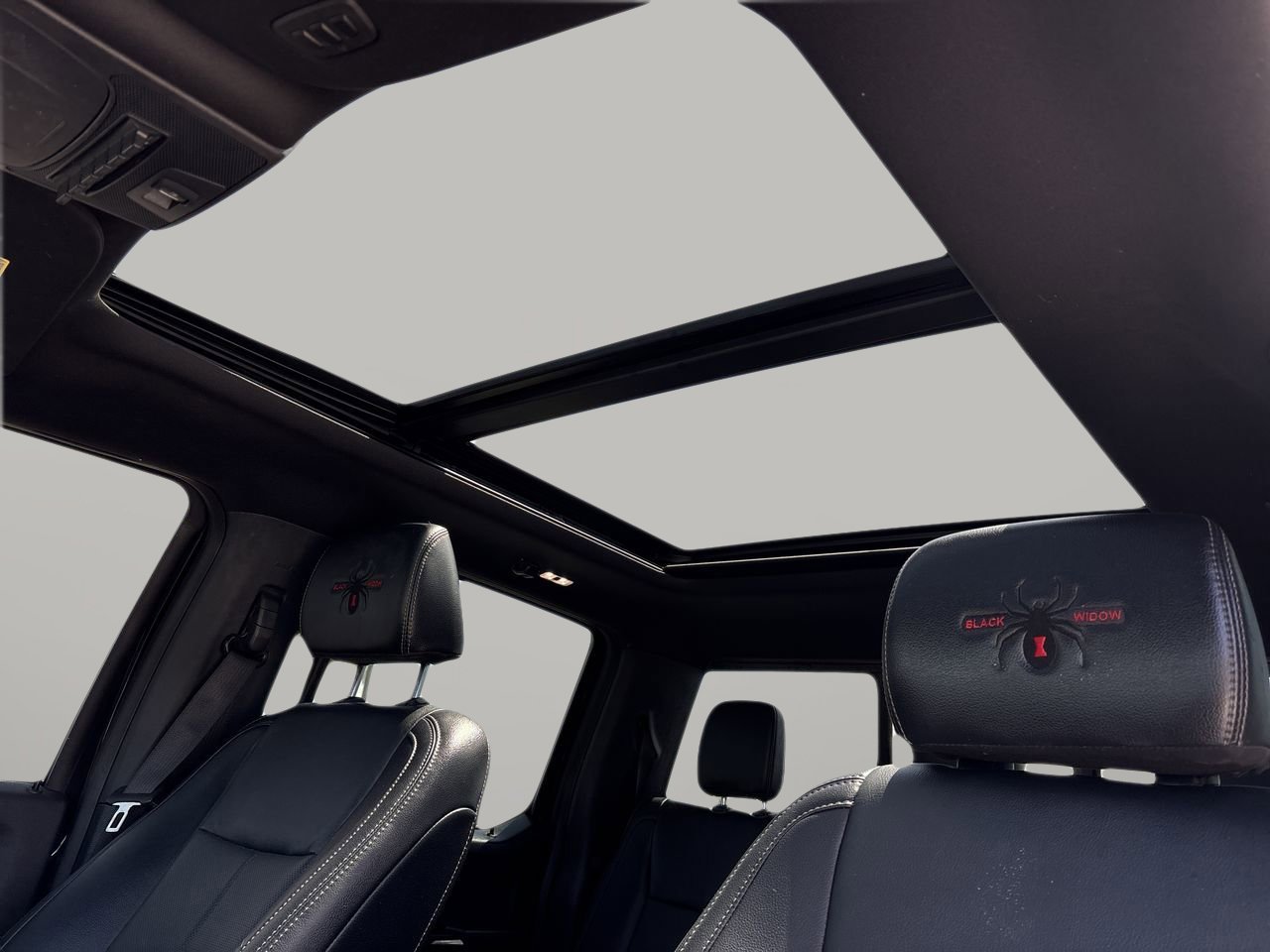 Used 2022 Ford F250 Lariat w/ Black Appearance Package image 19