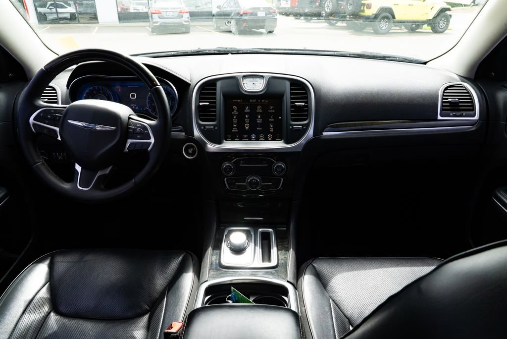 Used 2016 Chrysler 300 C RWD image 7