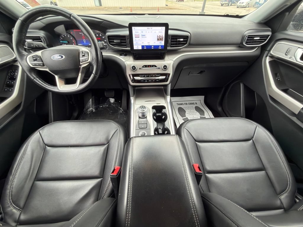 Used 2023 Ford Explorer XLT w/ Equipment Group 202A AWD/4WD image 9