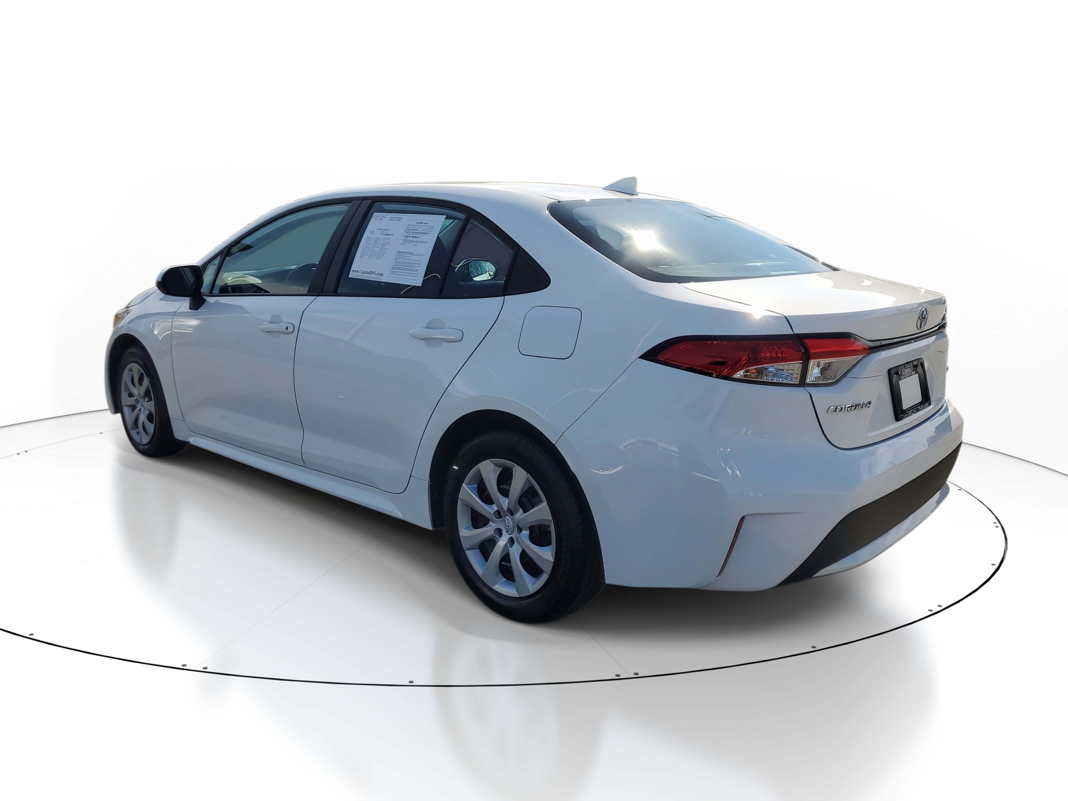Used 2022 Toyota Corolla LE image 4
