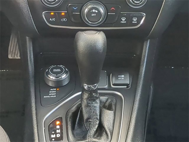 Used 2019 Jeep Cherokee Latitude w/ Cold Weather Group image 19