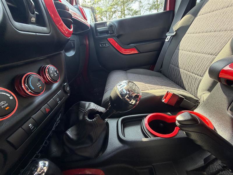 Used 2012 Jeep Wrangler Unlimited Sahara AWD/4WD image 19