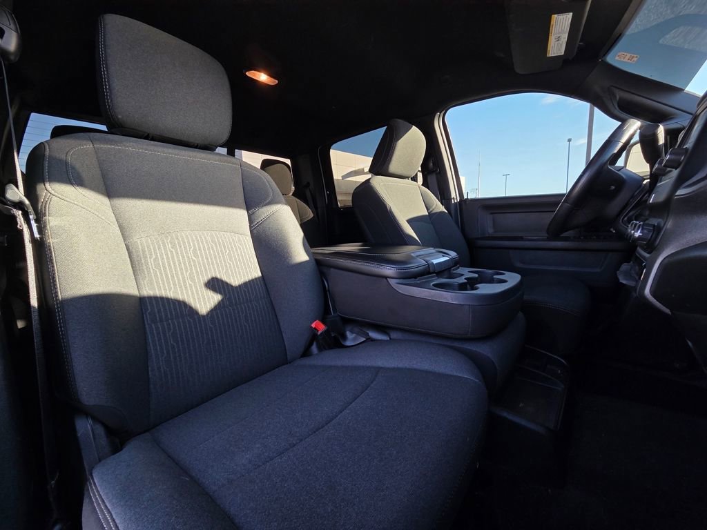 Used 2024 RAM 2500 Tradesman w/ Chrome Appearance Group image 30