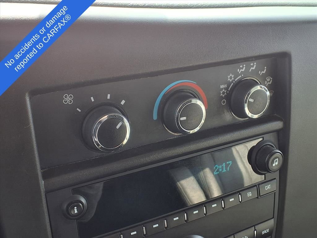 Used 2018 Chevrolet Express 3500 w/ Driver Convenience Package image 23