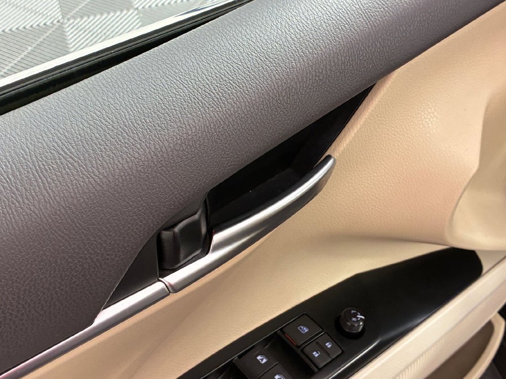 Used 2018 Toyota Camry LE FWD image 13
