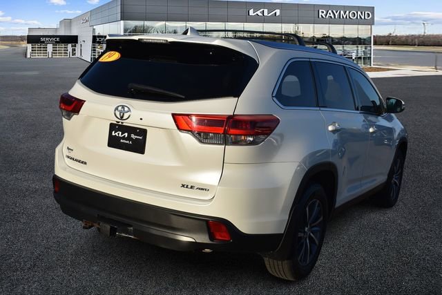 Used 2019 Toyota Highlander XLE image 3