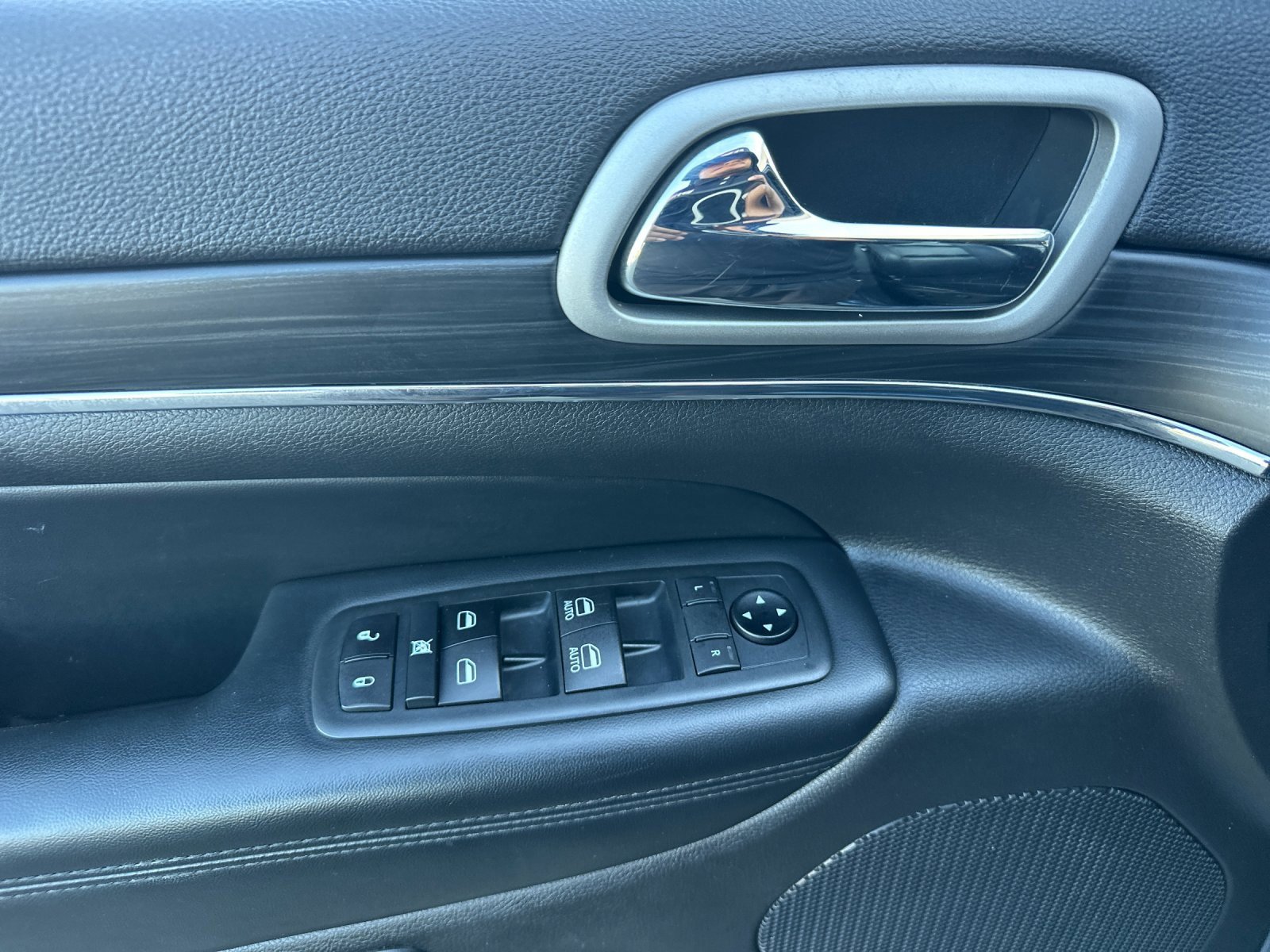 Used 2021 Jeep Grand Cherokee Limited image 10