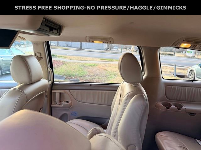 Used 2010 Toyota Sienna XLE image 29
