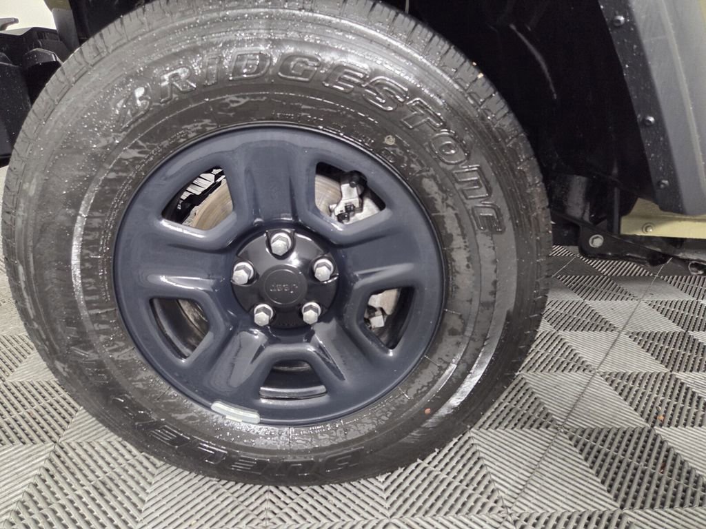 Certified 2025 Jeep Gladiator Sport AWD/4WD image 10