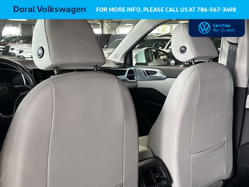 Used 2025 Volkswagen Taos SE FWD image 23