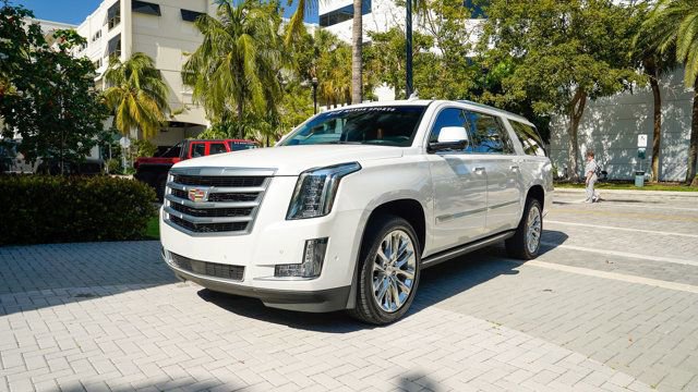 Used 2019 Cadillac Escalade ESV Premium Luxury RWD image 2