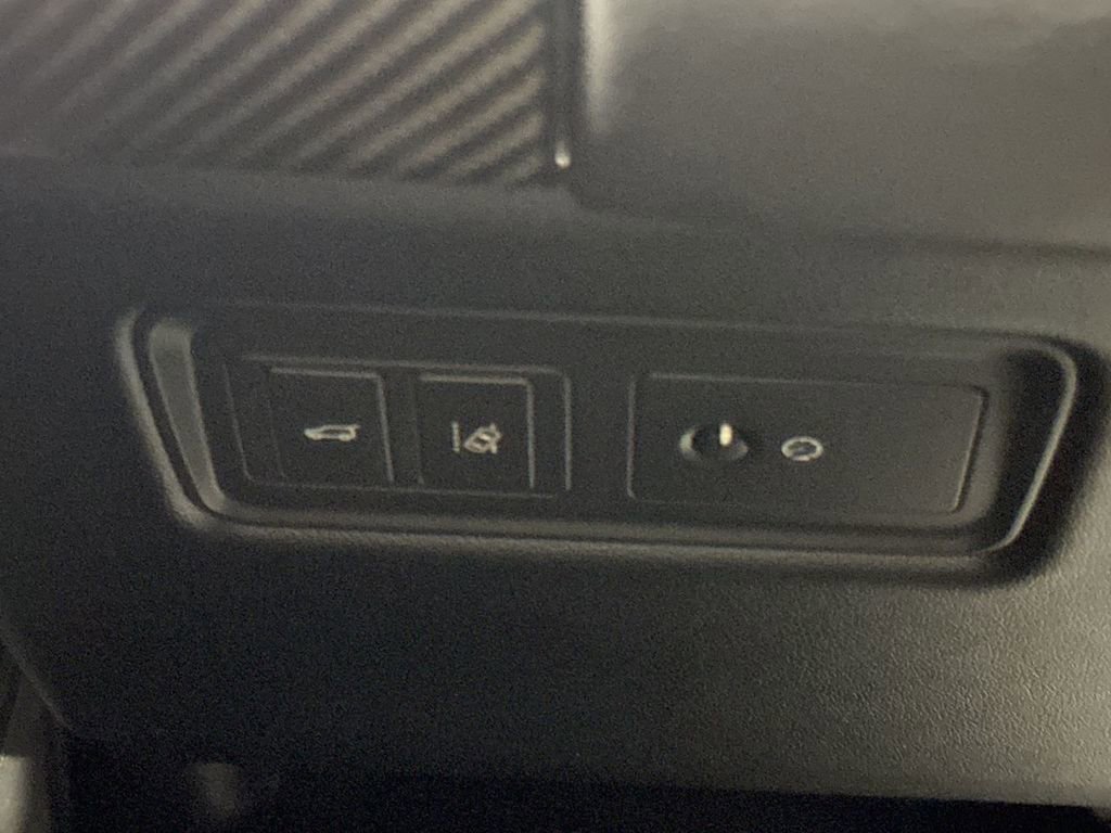 Used 2017 Land Rover Range Rover Sport SVR image 19