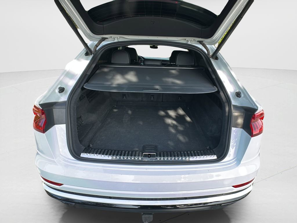 Used 2020 Audi Q8 Prestige w/ Prestige Package image 19