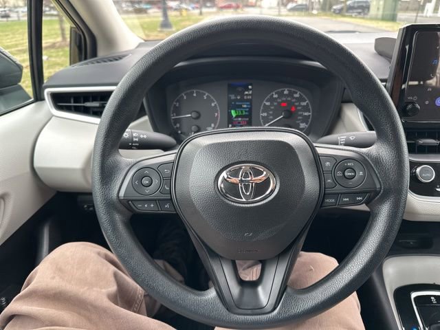 Used 2025 Toyota Corolla LE w/ LE Premium Package image 40