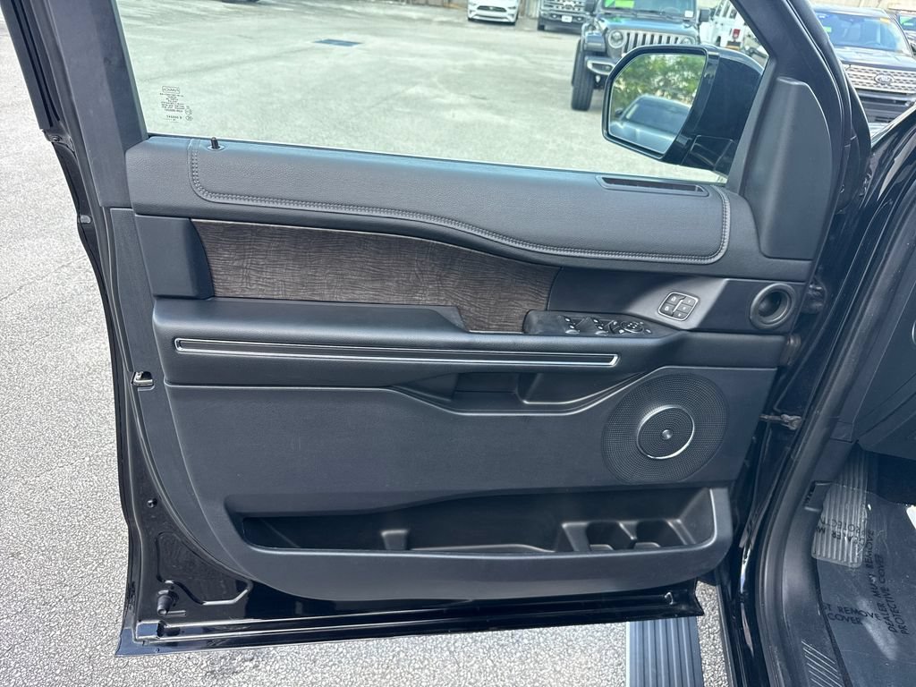 Used 2019 Ford Expedition Limited w/ Equipment Group 301A AWD/4WD image 14