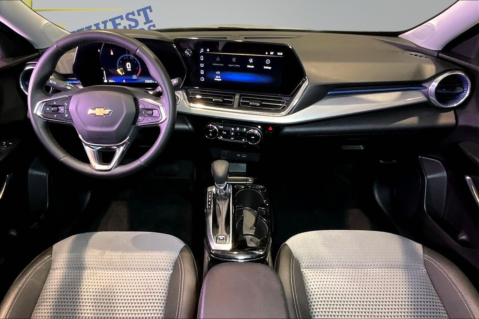 Used 2025 Chevrolet Trax LT w/ LT Convenience Package FWD image 8