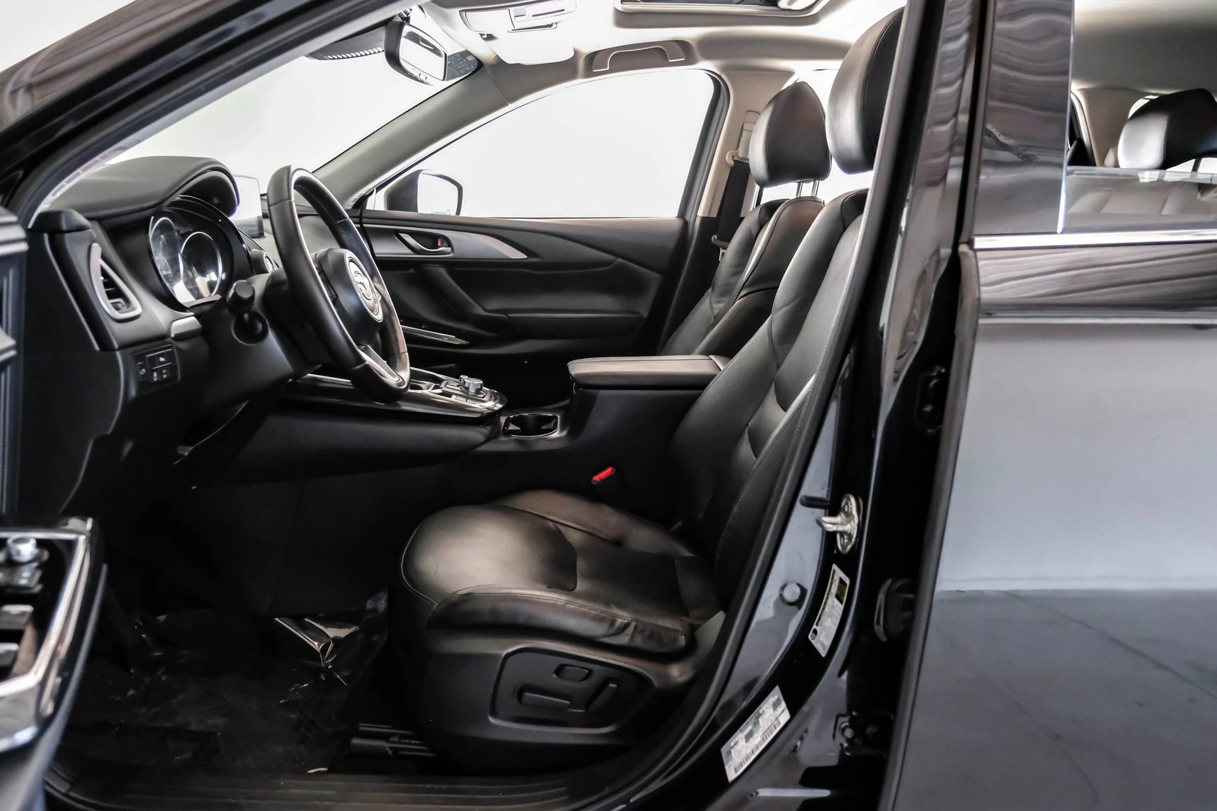 Used 2018 MAZDA CX-9 Touring w/ Touring Premium Package image 3