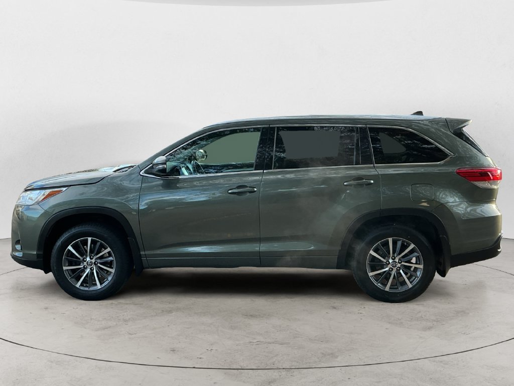 Used 2018 Toyota Highlander XLE AWD/4WD image 12