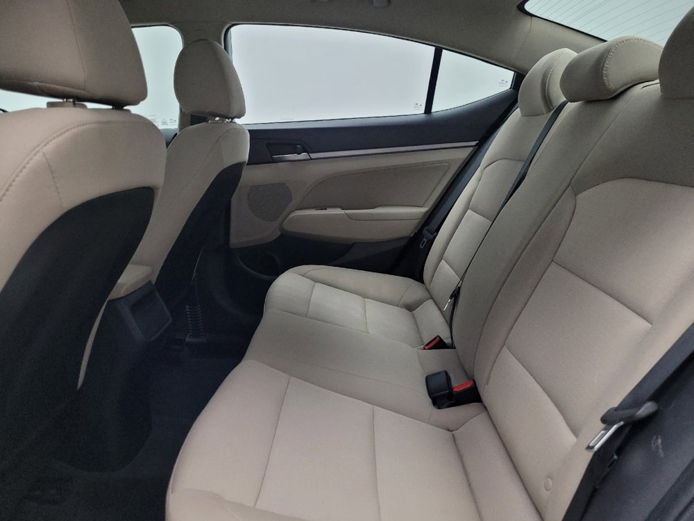 Used 2017 Hyundai Elantra SE image 18