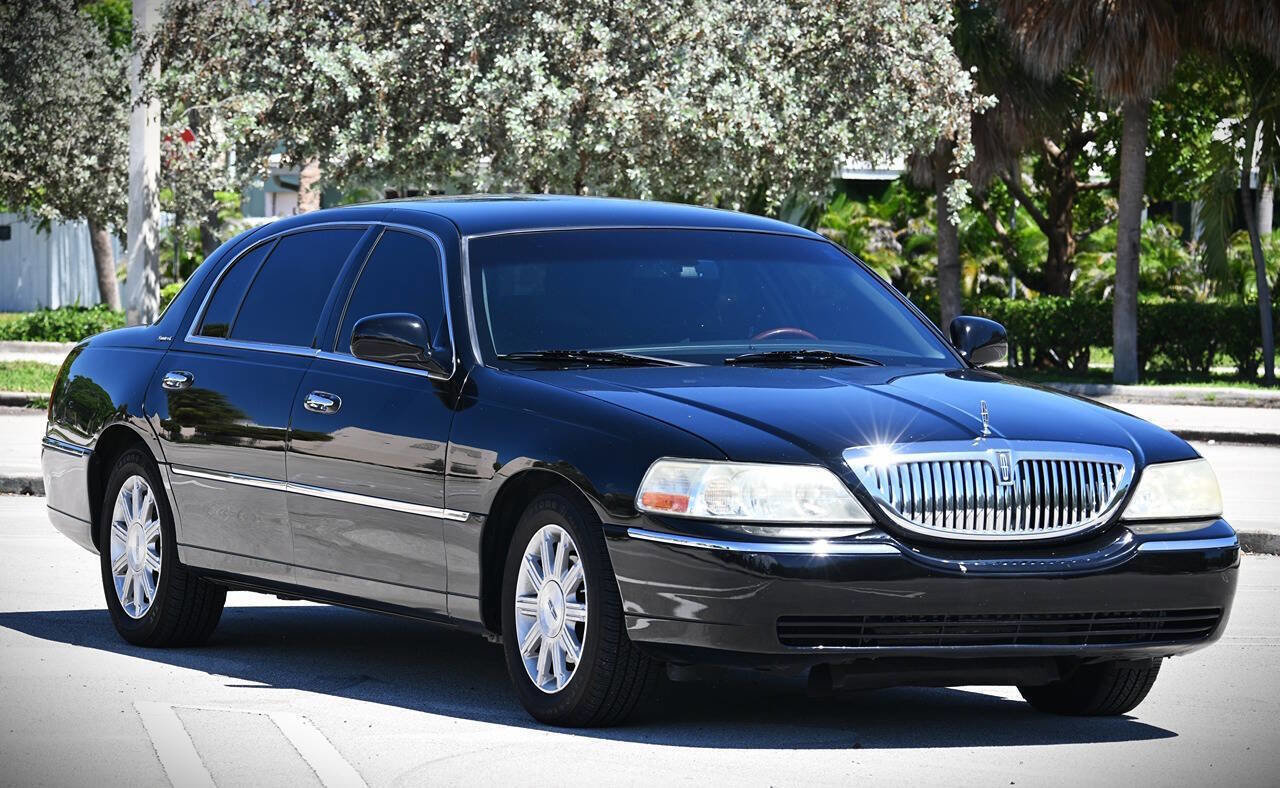 Used 2011 Lincoln Town Car Signature L