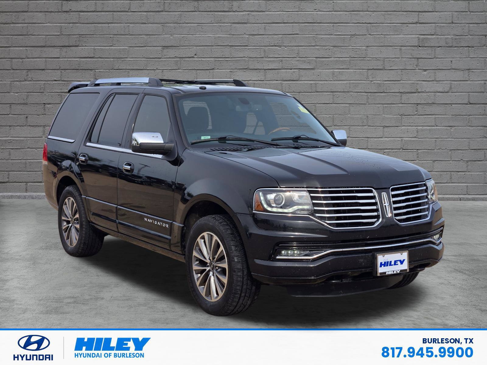 Used 2017 Lincoln Navigator Select AWD/4WD image 2