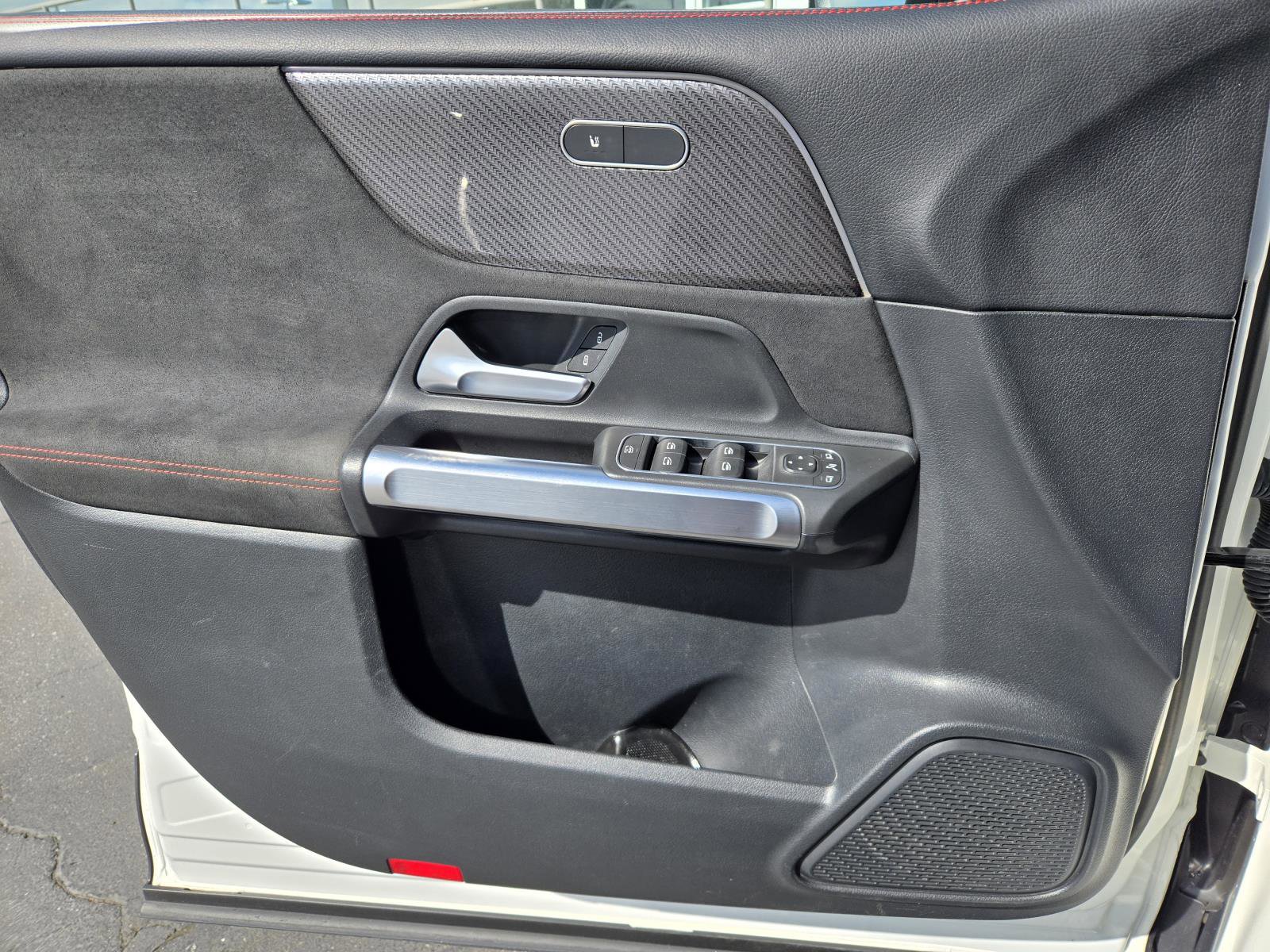 Used 2022 Mercedes-Benz GLB 250 image 17