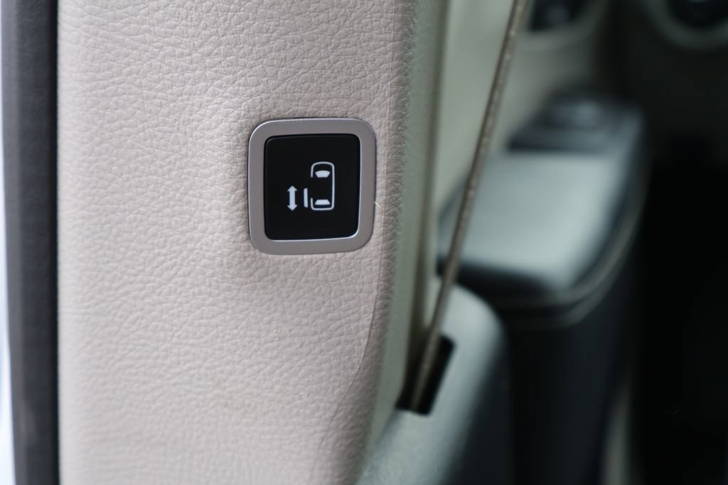 Used 2024 Chrysler Pacifica Touring-L FWD image 24