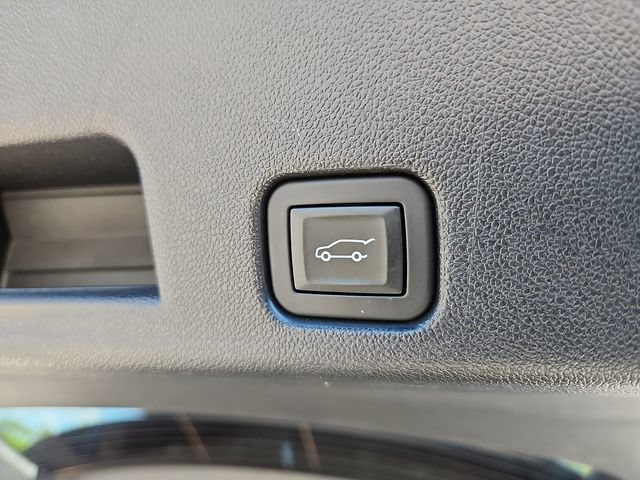 Used 2024 Chevrolet Traverse Z71 w/ Enhanced Driving Package AWD/4WD image 32