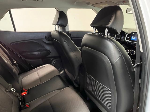 Used 2022 Hyundai Venue Limited FWD image 14