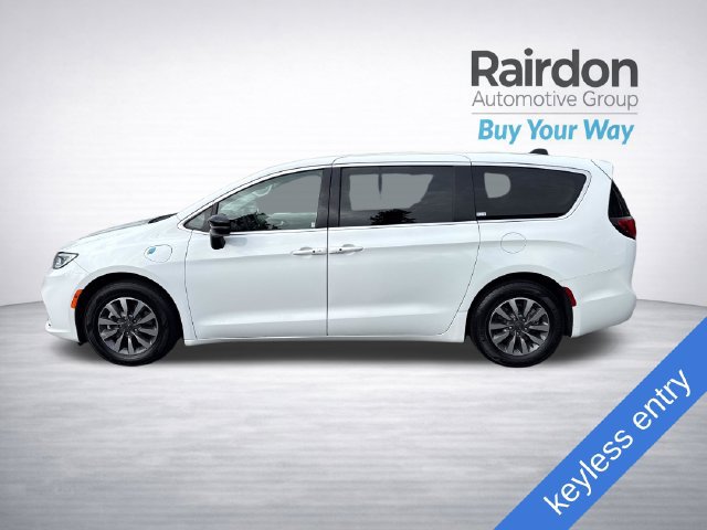 Used 2024 Chrysler Pacifica Limited FWD image 4