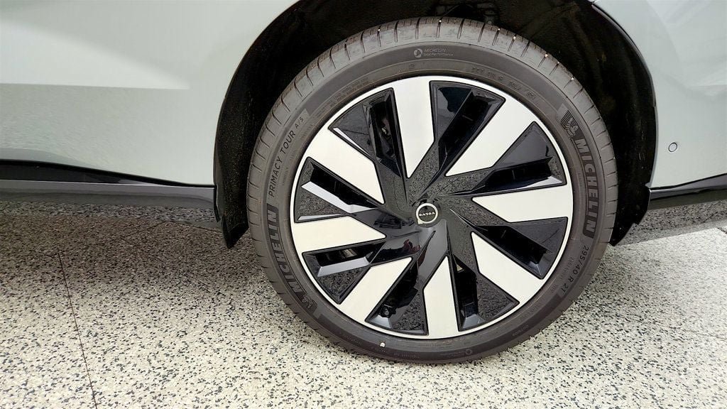 Used 2025 Volvo EX90 Ultra AWD/4WD image 9