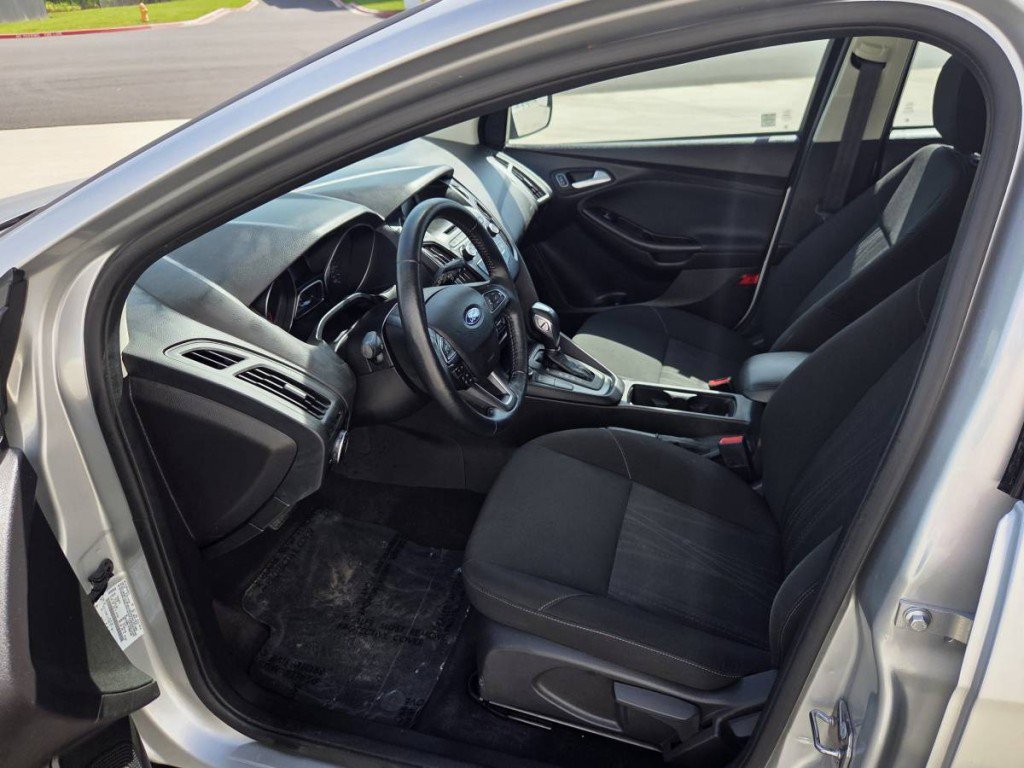 Used 2015 Ford Focus SE w/ SE Cold Weather Package FWD image 12