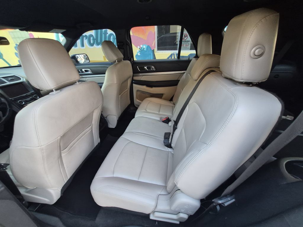 Used 2018 Ford Explorer XLT w/ Equipment Group 202A FWD image 15