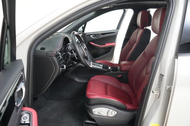 Used 2023 Porsche Macan image 40
