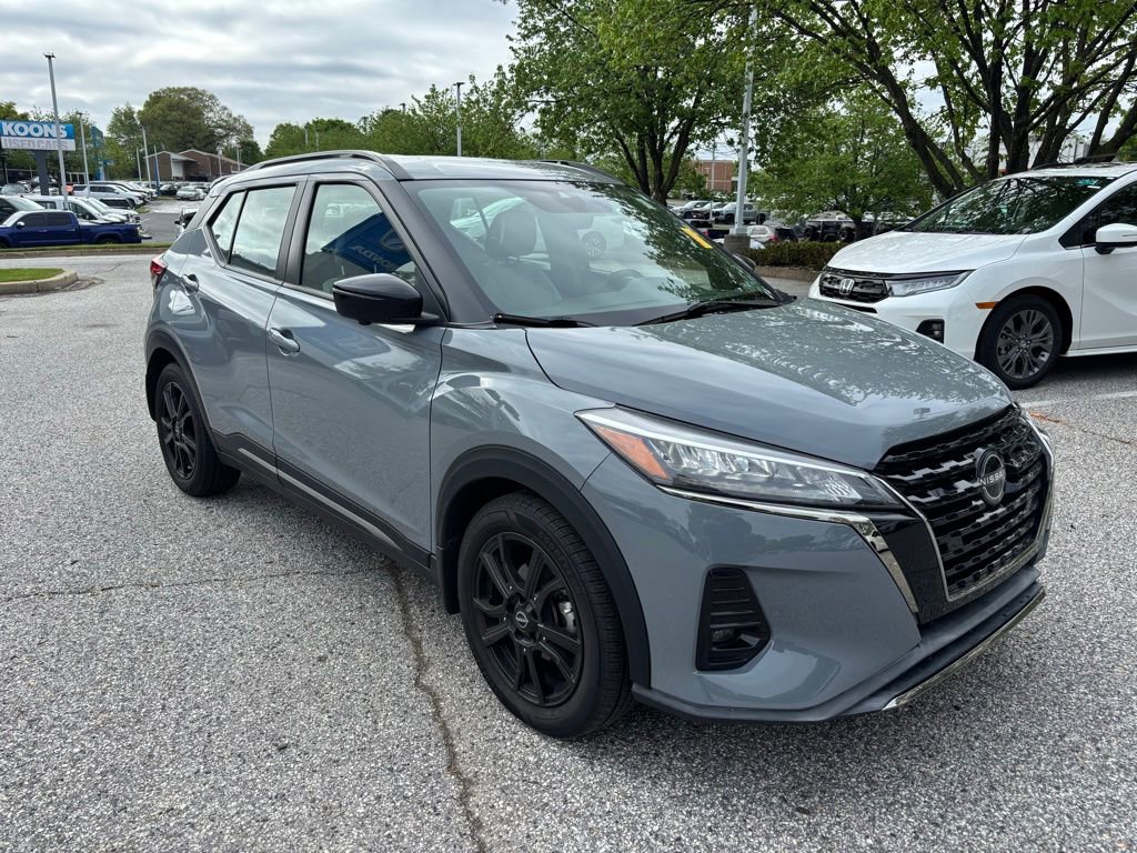 Used 2022 Nissan Kicks SR w/ Premium Package FWD image 3