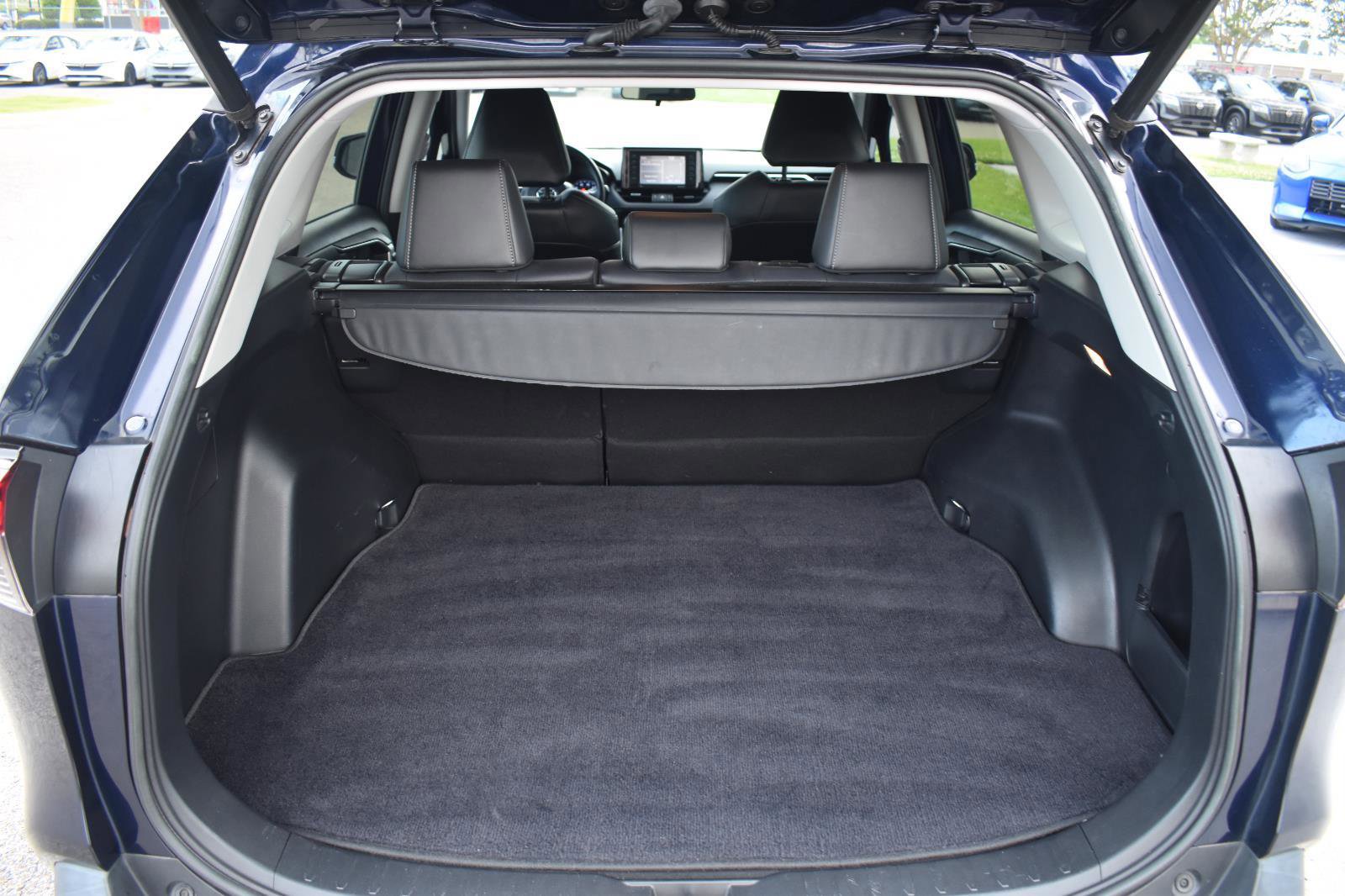 Used 2020 Toyota RAV4 XLE Premium FWD image 53