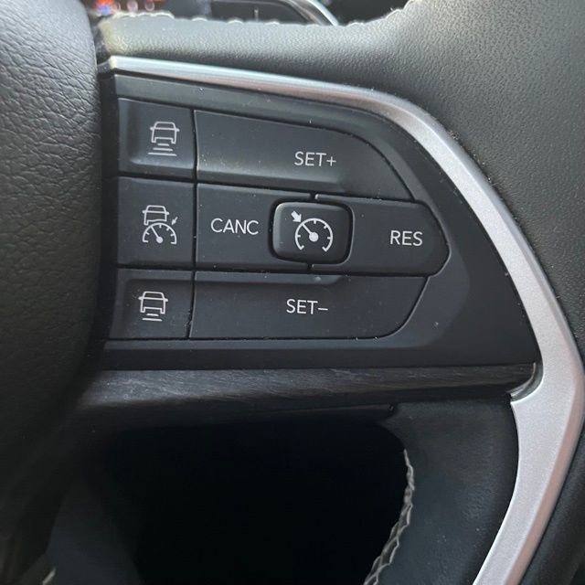 Used 2023 Jeep Grand Cherokee L Limited image 14