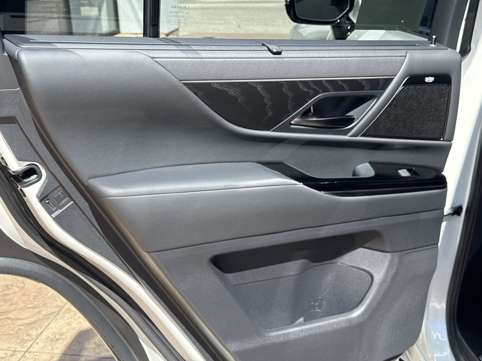 New 2026 Lexus LX 700h Luxury image 12