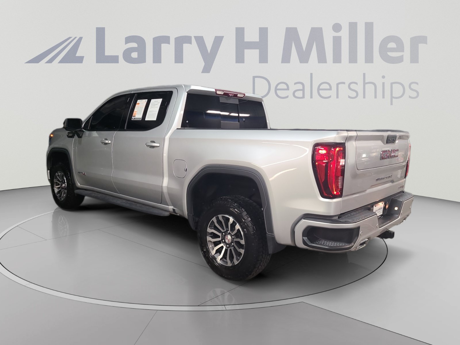 Used 2022 GMC Sierra 1500 AT4 w/ AT4 Premium Package AWD/4WD image 3