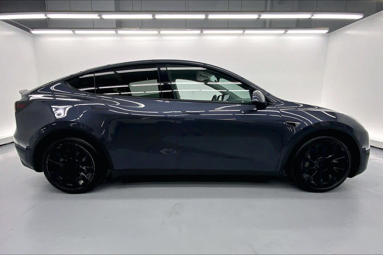 Used 2023 Tesla Model Y Long Range AWD/4WD image 5