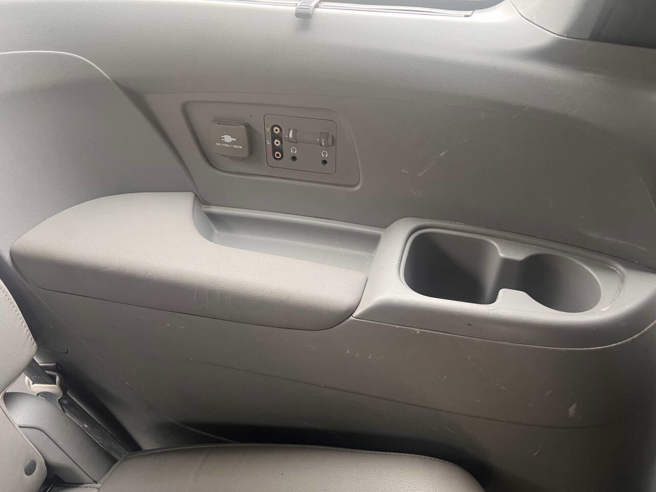 Used 2016 Honda Odyssey Touring Elite image 30