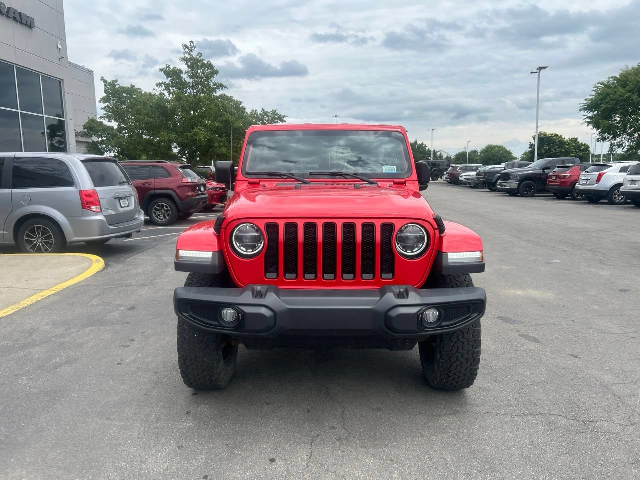Used 2021 Jeep Wrangler Unlimited Sahara AWD/4WD image 8