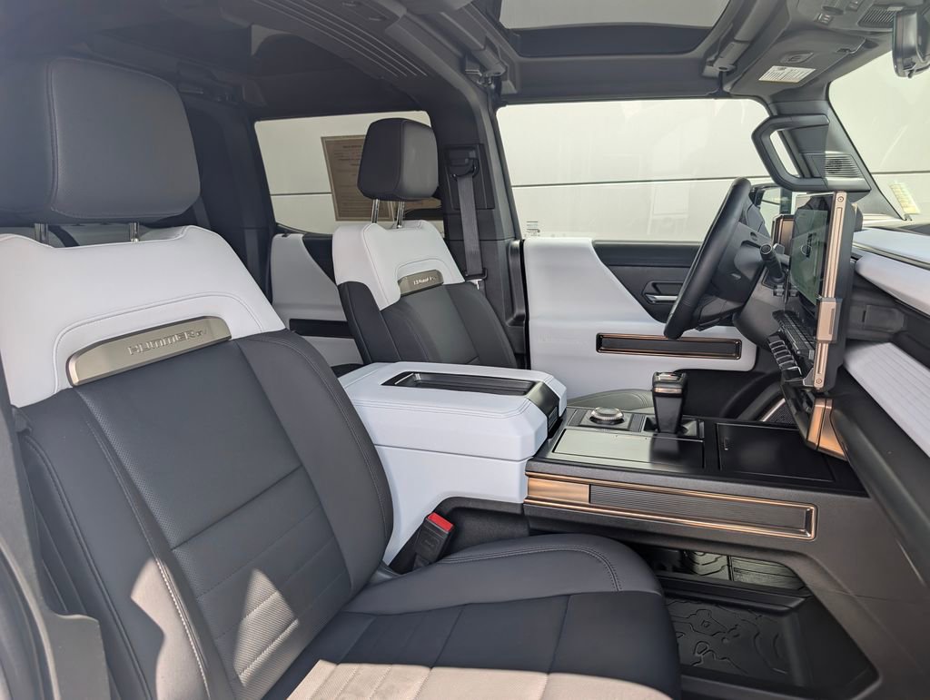 Used 2024 GMC Hummer EV 2X w/ LPO, Illumination Package AWD/4WD image 11
