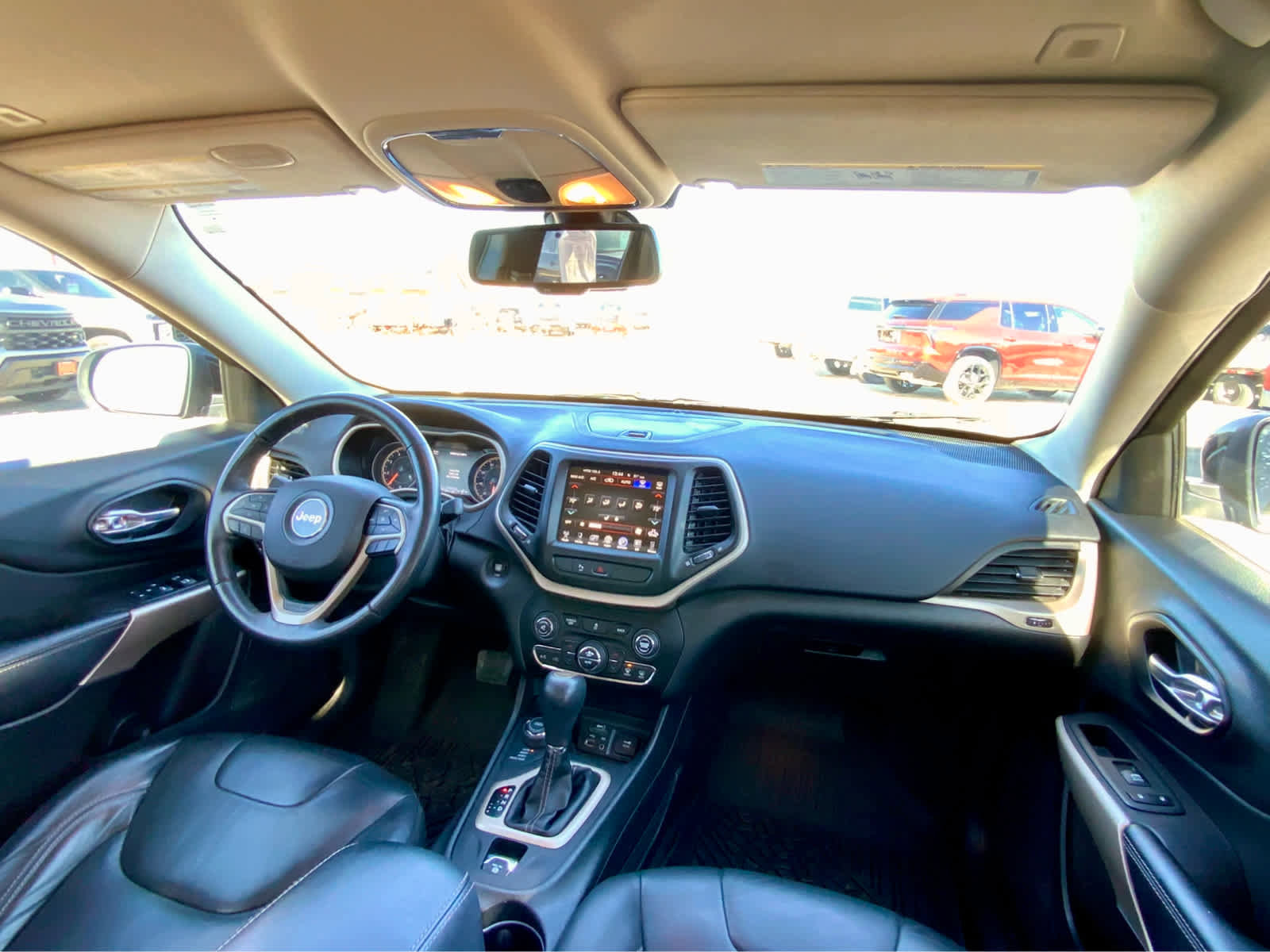 Used 2018 Jeep Cherokee Limited image 33